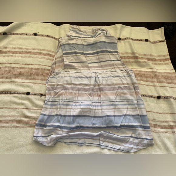 Cupio Collared button up Tank Top - Picture 3 of 3